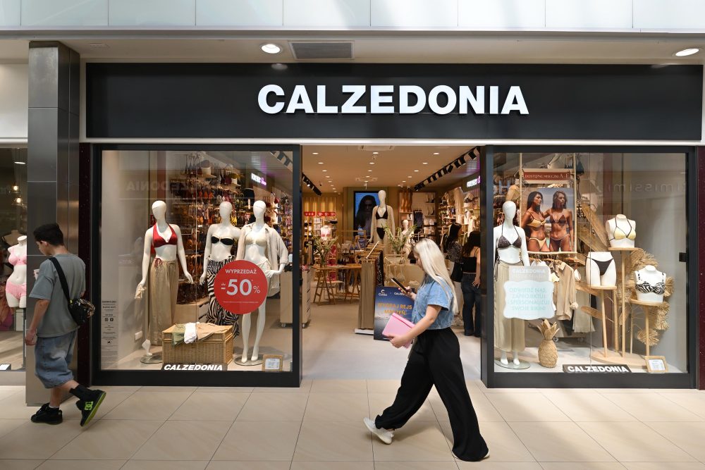 Zdjęcie przedstawia wejście do salonu Calzedonia w Galerii Echo.