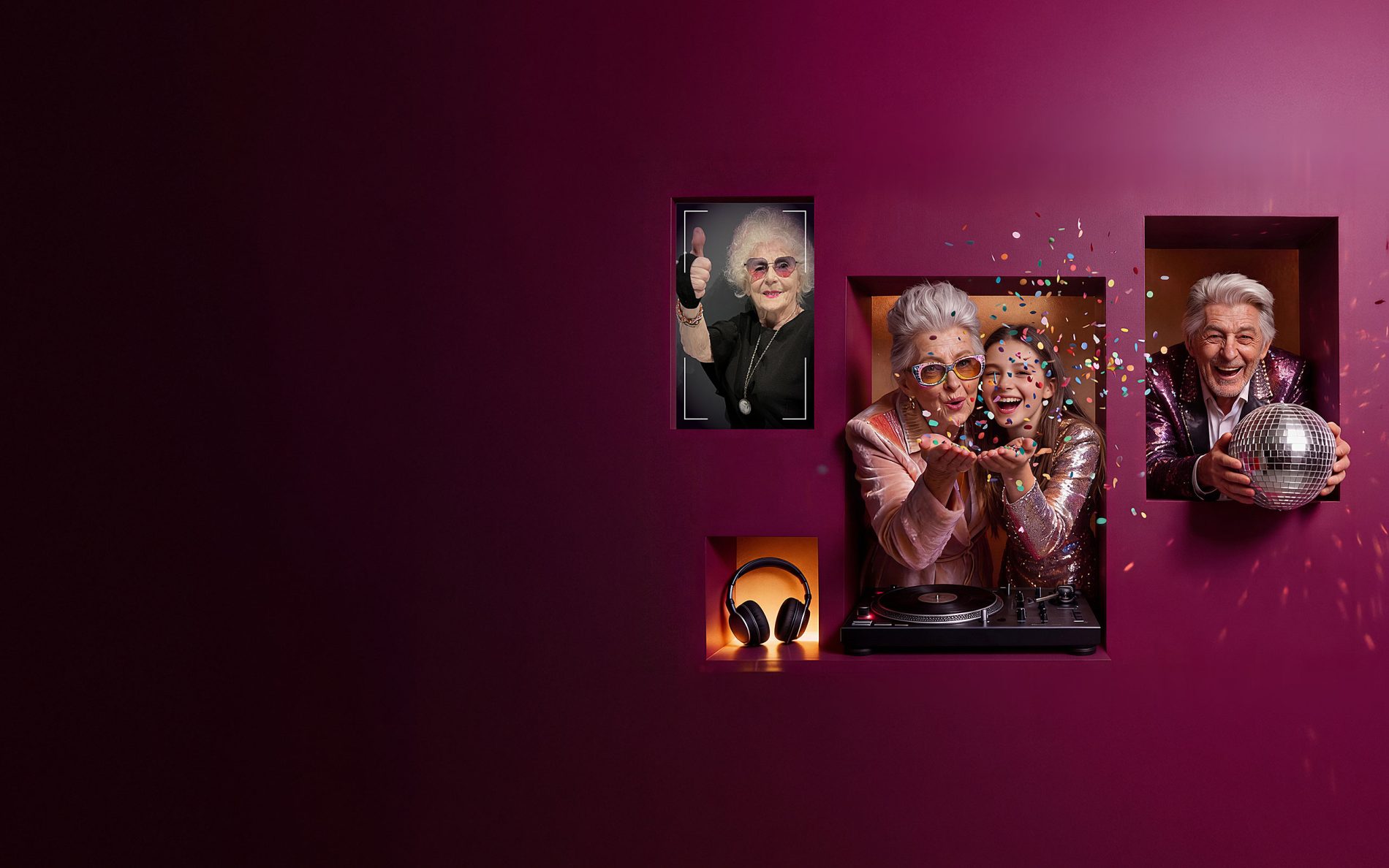 Uśmiechnięci ludzie rzucający konfetti, mężczyzna trzymający kulę dyskotekową, grafika promująca potańcówki w Galerii Echo.