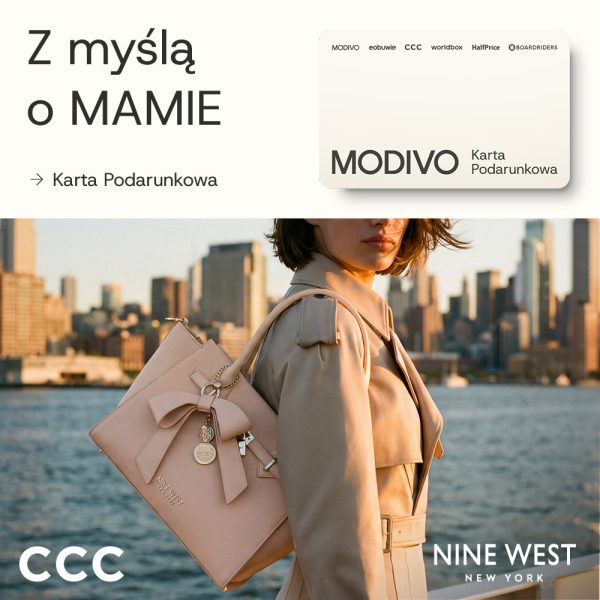 Grafika promocyjna CCC i MODIVO z hasłem „Z myślą o Mamie”, prezentująca kartę podarunkową MODIVO oraz kobietę w beżowym trenczu z jasnoróżową torebką Nine West na tle miejskiego krajobrazu nad wodą.