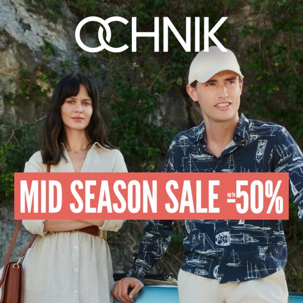 Grafika promocyjna marki OCHNIK informująca o wyprzedaży Mid Season Sale do -50%. Na zdjęciu kobieta w jasnej sukience oraz mężczyzna w granatowej koszuli z marynistycznym wzorem stoją na tle skał i zieleni.