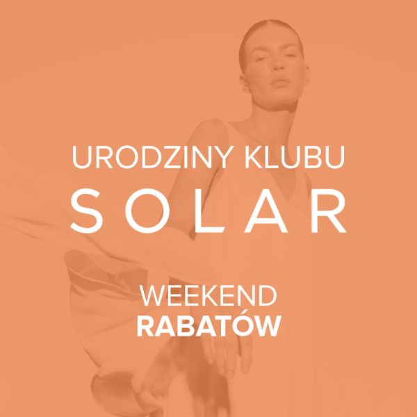Plakat reklamowy przedstawia artystyczne, pomarańczowe ujęcie kobiety w zwiewnej kreacji, na które nałożono duże napisy informujące o akcji rabatowej. Estetyka grafiki jest minimalistyczna i nowoczesna, podkreślając markowy charakter wydarzenia.