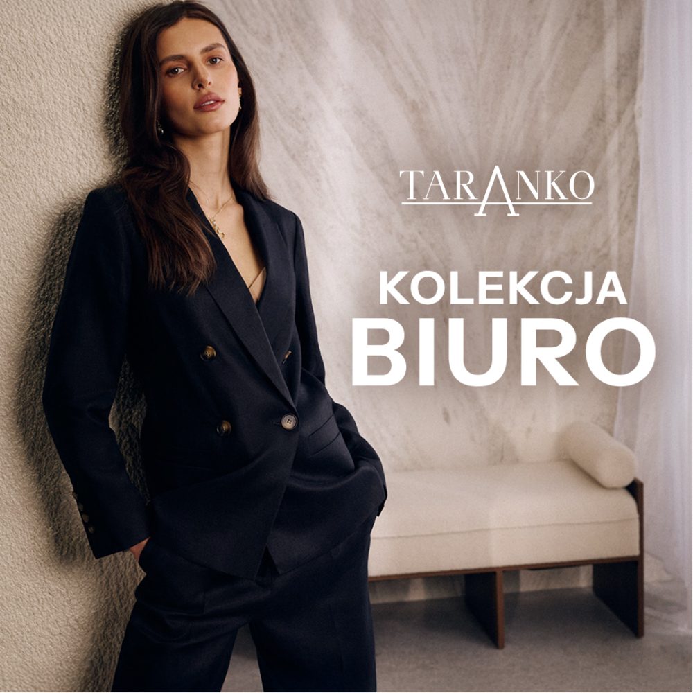 Grafika reklamowa marki Taranko przedstawia elegancko ubraną kobietę w ciemnym, dwurzędowym garniturze, która opiera się o jasną ścianę w stylowym wnętrzu. Po prawej stronie widoczne jest logo marki oraz duży, biały napis „KOLEKCJA BIURO”.