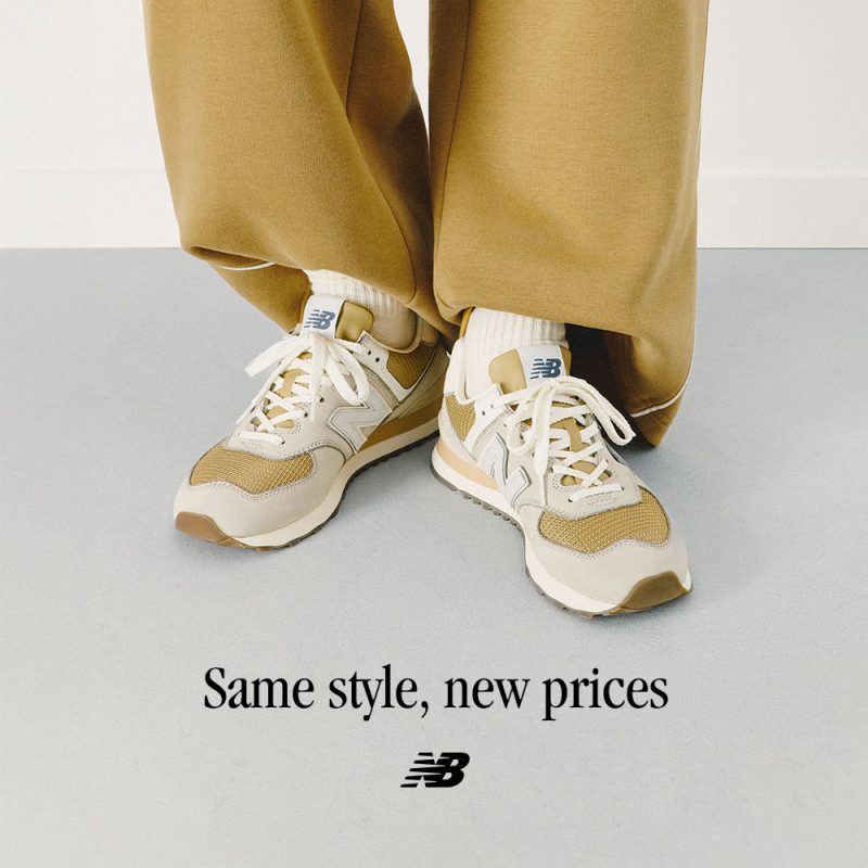 Kwadratowa grafika reklamowa z beżowymi sneakersami New Balance.