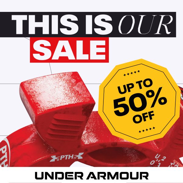 Grafika reklamowa marki Under Armour przedstawia informację o wyprzedaży na jasnym tle z widocznym dużym, czerwonym detalem technicznym obuwia lub sprzętu sportowego. Na plakacie umieszczono napisy w języku angielskim „THIS IS OUR SALE” oraz dużą, żółtą ośmiokątną grafikę z hasłem zniżkowym „UP TO 50% OFF”.