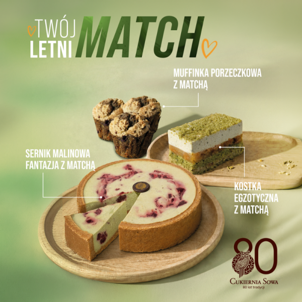 Grafika promocyjna Cukierni Sowa prezentuje letnie desery z dodatkiem matchy, w tym sernik z malinami, muffinkę porzeczkową oraz ciastko kostkę egzotyczną. Na zielonym tle umieszczono napis „TWÓJ LETNI MATCH” oraz logo marki informujące o 80 latach tradycji.