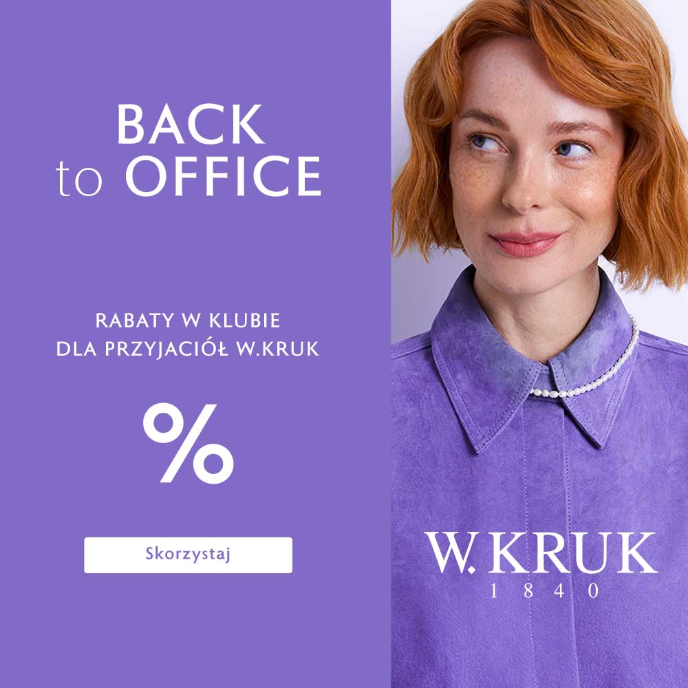 Baner promocyjny W.KRUK z hasłem „BACK to OFFICE” i informacją o rabatach w Klubie dla Przyjaciół W.KRUK. Na zdjęciu rudowłosa kobieta w fioletowej koszuli i delikatnym perłowym naszyjniku.