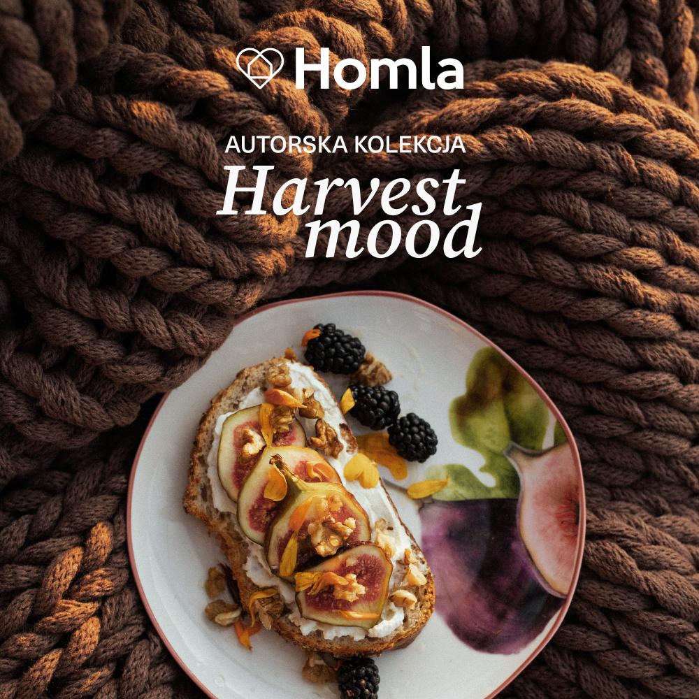 Talerz z kanapką z figami i orzechami leżący na brązowym plecionym kocyku ze zdjęciem promującym kolekcję Harvest Mood w HOMLA Galeria Echo Kielce