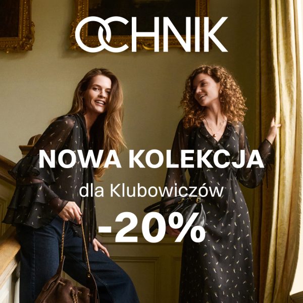 Kwadratowa fotografia promocyjna nowej kolekcji marki OCHNIK. Na zdjęciu w eleganckim wnętrzu pozują dwie uśmiechnięte kobiety: po lewej z prostymi włosami w ciemnej koszuli w drobny wzór i ciemnych spodniach, po prawej z kręconymi włosami w długiej ciemnej sukience. W górnej części widnieje duże białe logo OCHNIK, a na środku biały napis NOWA KOLEKCJA dla Klubowiczów -20%.