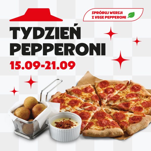 Grafika promocyjna Pizza Hut informująca o wydarzeniu „Tydzień Pepperoni” w dniach 15.09-21.09. Na jasnym, geometrycznym tle znajduje się duża pizza pepperoni pokrojona w trójkątne kawałki, koszyczek z chrupiącymi przekąskami oraz miseczka z sosem i dodatkami. W prawym górnym rogu umieszczono etykietę z propozycją „Spróbuj wersji z vege pepperoni”, a w lewym górnym rogu charakterystyczne czerwone logo marki.