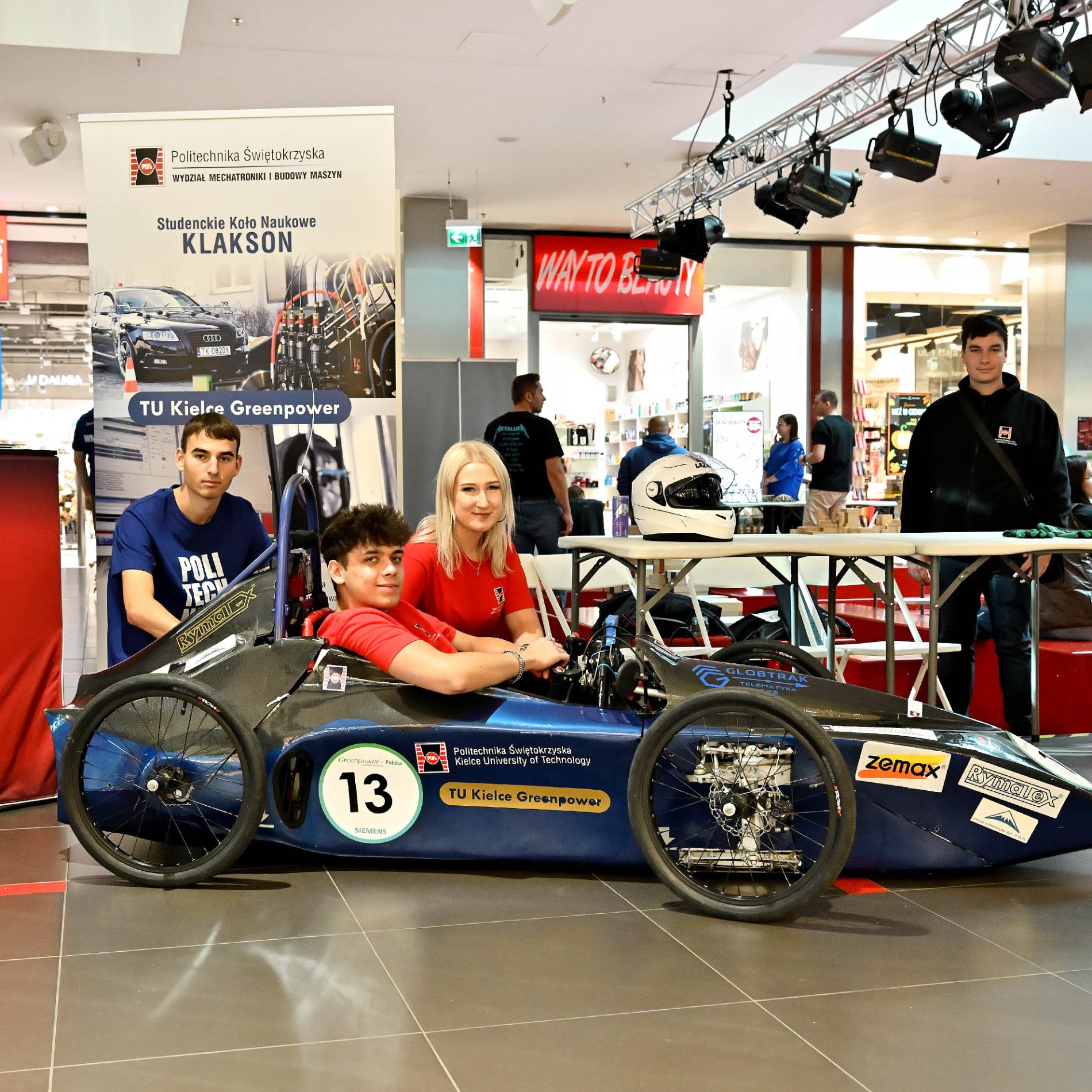 Studenci Koła Naukowego Klakson zaprezentowali bolid elektryczny TU Kielce Greenpower podczas wydarzenia Echo Nauki.