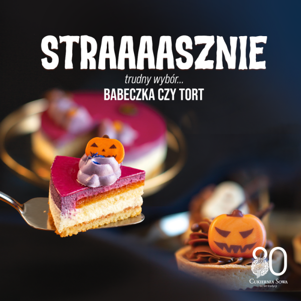 Kawałek tortu z fioletową glazurą i dynią z masy cukrowej na łopatce do ciasta, w tle cały tort i babeczka z czekoladowym kremem i dynią, z napisem „Straaaasznie trudny wybór… babeczka czy tort”