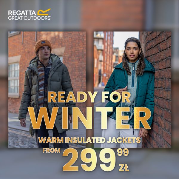 Mężczyzna w oliwkowej pikowanej parce i kobieta w butelkowozielonej kurtce na tle ceglanych kamienic, z logo Regatta i napisem „Ready for winter” z ceną od 299,99 zł