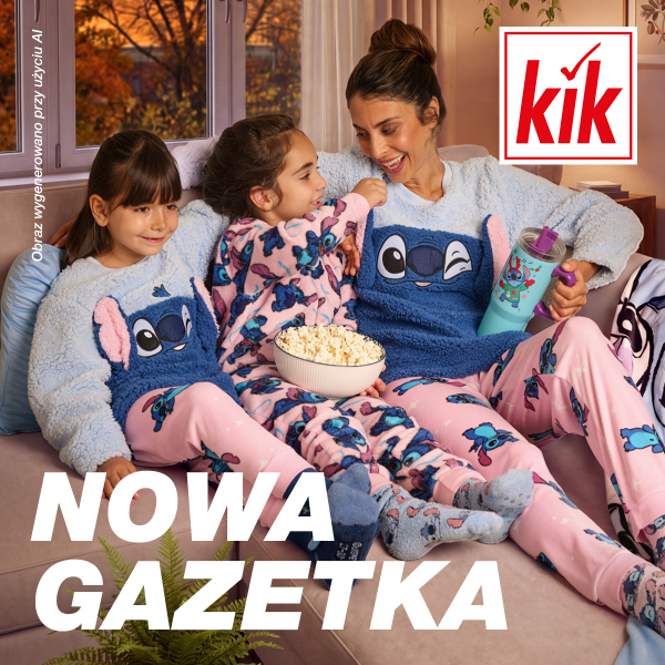 Jesienna grafika promocyjna sieci sklepów KiK z hasłem „Nowa gazetka”. Na kanapie siedzi kobieta z dwiema dziewczynkami, ubrane w puszyste piżamy i komplety domowe z motywem postaci Sticha. Wszyscy uśmiechają się, trzymając miskę z popcornem i kubek termiczny, a w prawym górnym rogu widoczny jest czerwony logotyp marki KiK.