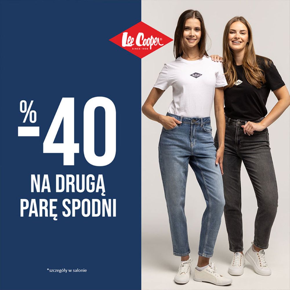 Grafika promocyjna marki Lee Cooper informująca o ofercie „-40% na drugą parę spodni”. W górnej części umieszczono czerwone logo marki z napisem „Lee Cooper SINCE 1908”. Po prawej stronie widoczne są dwie uśmiechnięte modelki prezentujące odzież casualową: jedna w białym T-shircie i jasnoniebieskich jeansach, a druga w czarnym T-shircie i ciemnych jeansach. Po lewej stronie na granatowym tle znajduje się duży biały napis „-40%” oraz tekst „NA DRUGĄ PARĘ SPODNI”, a na samym dole umieszczono dopisek „*szczegóły w salonie”.